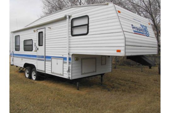 1995 Prowler 5th Wheel Camper Front Bedroom Rear Couch Sn