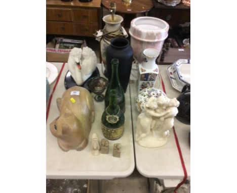 A floral decorated table lamp; a carved wooden model of a cat; a swan ornament; modern vases etc.