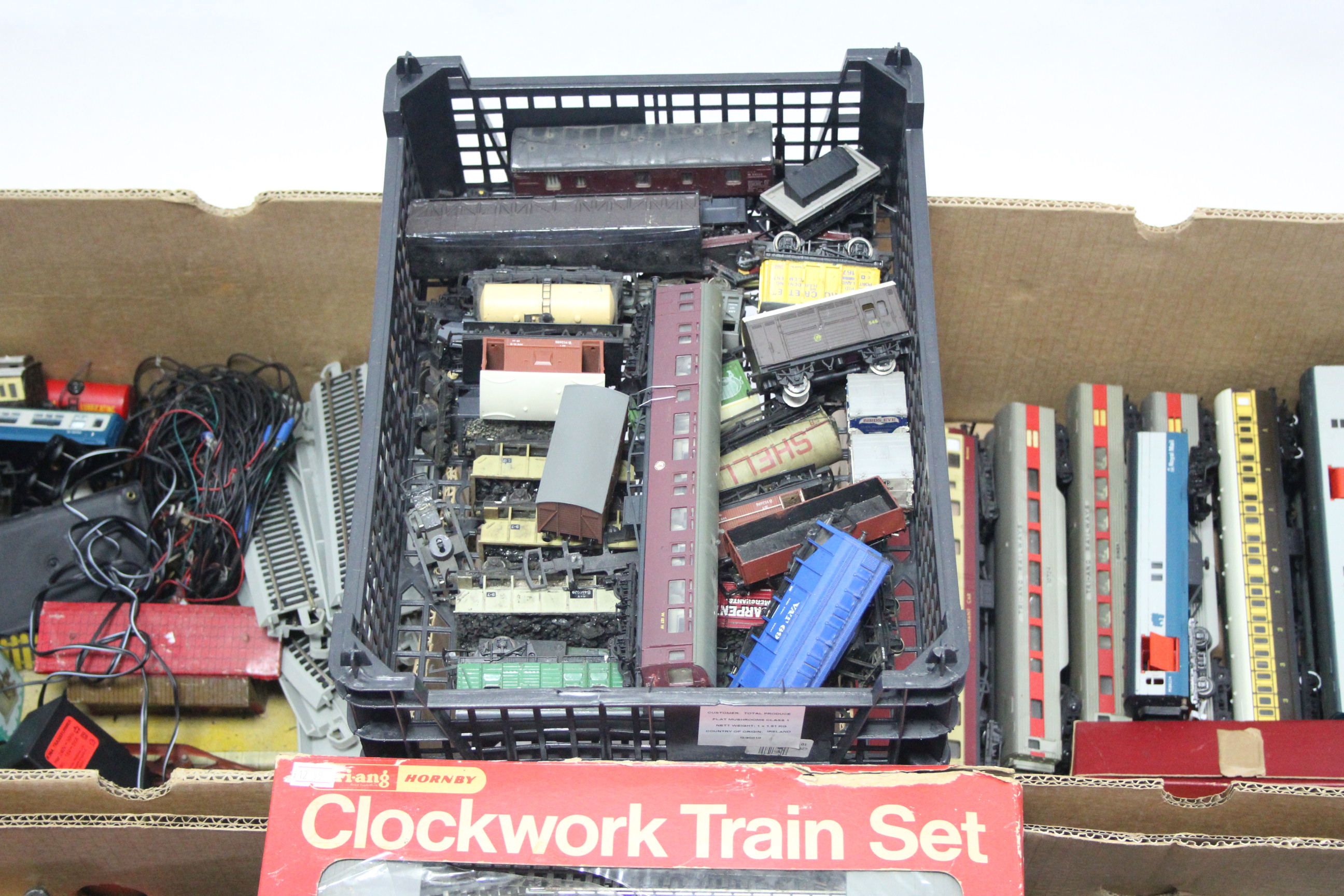 A Tri Ang Hornby Clockwork Train Set Boxed Various Items Of Oo