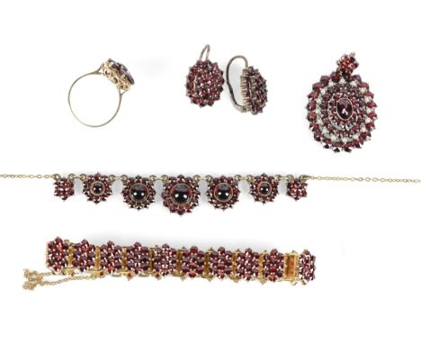 Set: Granatschmuck6-teilig: Paar Ohrringe, Ring, Armband, Anhänger, KetteSilber vergoldetLänge Kette 40 cmRW 52,5 Gesamtgewic