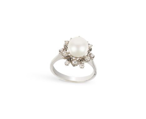 RingPerle &amp; 12 Brillanten (?)18kt Weißgold gemarktRW 53 Gewicht 4,5 cm
