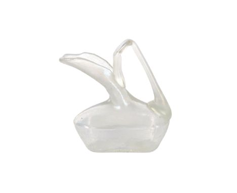 Johann Loetz WitweEntwurf Marie KirschnerUm 1910EisenhenkelkännchenEisglas, mundgeblasen reduziert und irisierendAm Hals gesp