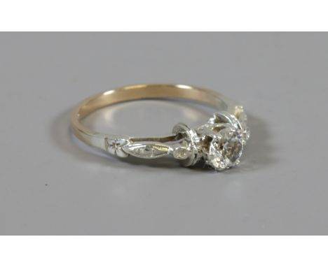 A gold and silver solitaire white paste ring. Size O. 