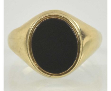 A 9ct gold black onyx signet ring, size Q, approx 2.6g.