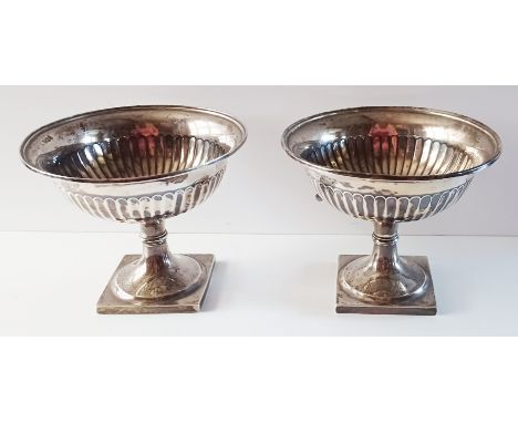 A PAIR OF SILVER TAZZA DISHES 12CM DIA. X 10CM TALL 354g SHEFFIELD 1925/26
