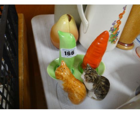 A novelty Carltonware cruet set and a pair of salt & pepper cats