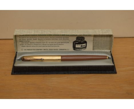 A boxed Parker 51 vacumatic fill fountain pen in Buckskin with gold filled cap