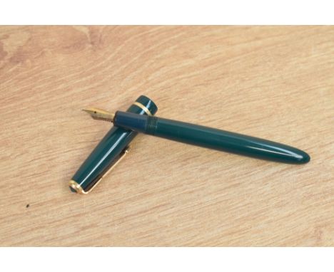 A Parker Slimfold aerometric fill fountain pen in green with single gold chevron cap band having Parker 14K 585 England 5 nib