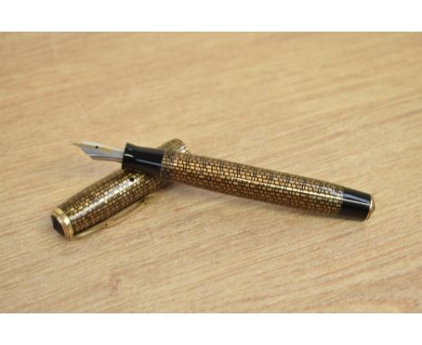 A Parker Vacumatic fountain pen Golden web pattern with two narrow gold cap bands having Parker USA 6 nib . Condition Report 