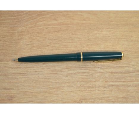 A Parker Duofold ballpoint pen in green with single gold chevron cap band