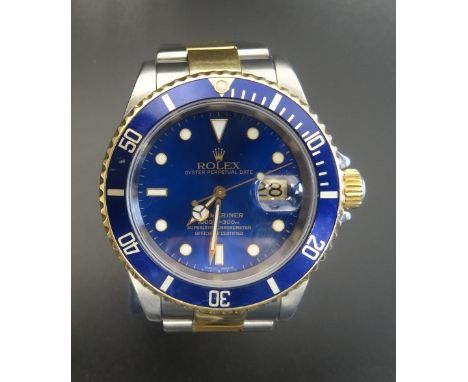 GENTLEMAN'S ROLEX OYSTER PERPETUAL SUBMARINER WRISTWATCHthe circular blue dial with luminous dot and baton hour markers, lumi