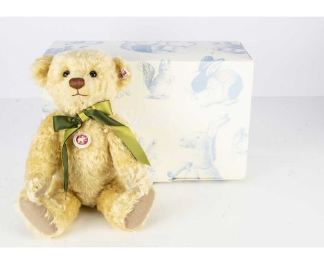 A Steiff limited edition British Collectors Teddy Bear, 426 of 2000 for the year 2016, with certificate and original box