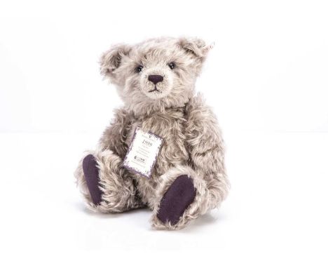 A Steiff limited edition British Collector's 1999 Teddy Bear,  1865 of 3000, in original box with outer packaging -- 14 1/4 i