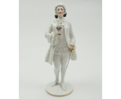 Wiener Porzellan Augarten: Figurine Rosenkavalier. 20. Jh. Glasiertes weißes Porzellan, auf einem runden Sockel stehender Kav