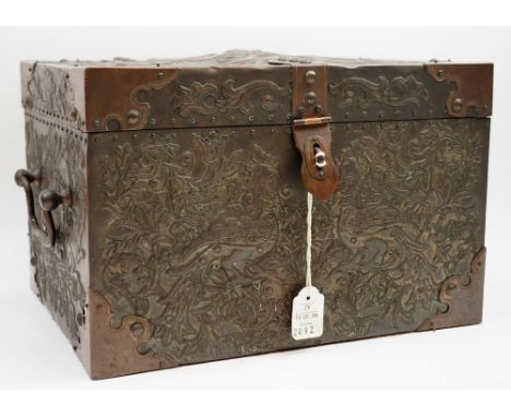 Schloss Baden: Die Sammlung der Markgrafen u. Großherzöge v. Baden. Eine Kassette in Form einer Truhe mit reichlichem Relief,