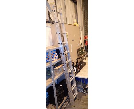 Double aluminium extension ladder 