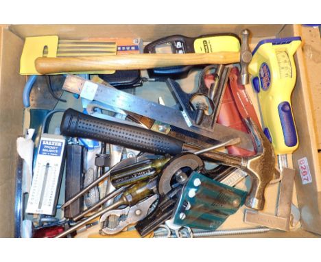 Box of mixed tools 