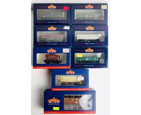 8x Bachmann Assorted Freight Wagons - Fitted with P4 Wheels Sets - 1x Lacking Wheels - Boxed. P&amp;P Group 2 (£18+VAT for th