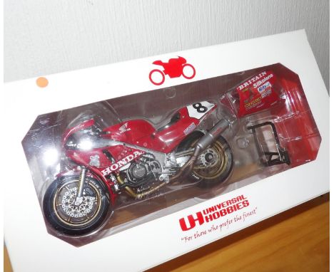 Universal Hobbies 1:12 scale Honda RC 30 Carl Fogarty. P&amp;P Group 2 (£18+VAT for the first lot and £2+VAT for subsequent l