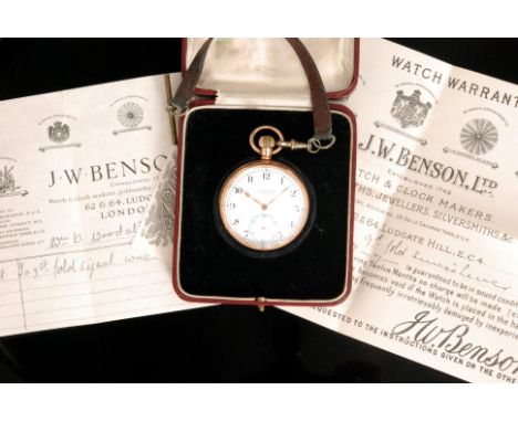 An early 20th Century 9ct gentleman's keyless crown wind open faced pocket watch, the white enamel dial with Arabic numerals 