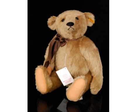 A replica Steiff 'Margaret Strong' cream coloured teddy bear N0157/32, height 47cm