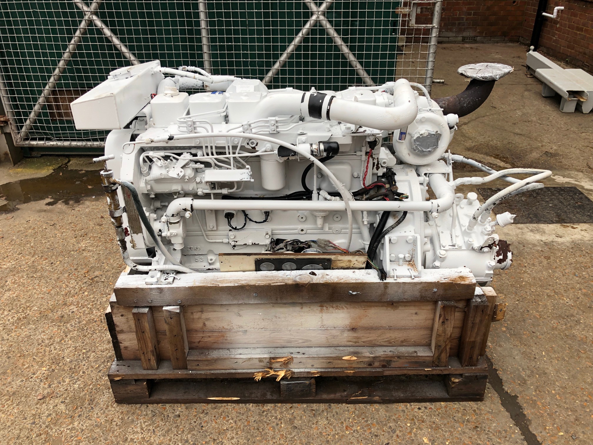 * Cummins 6BT5.9M 210HP Marine Engine and PRM Gearbox A Cummins 6BT5.9M