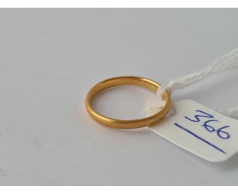 A band ring 22 ct gold size K - 2.1 gms 