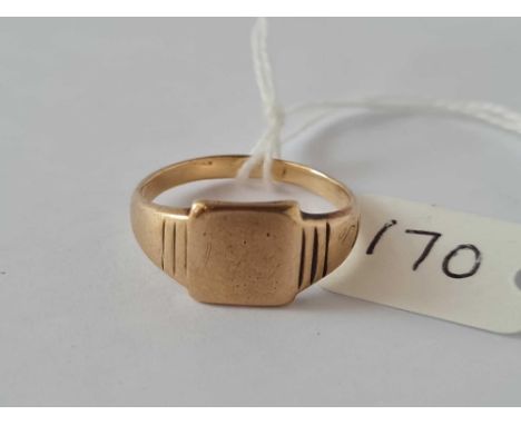 A gents plain signet ring 9ct size Q  - 3.5 gms 