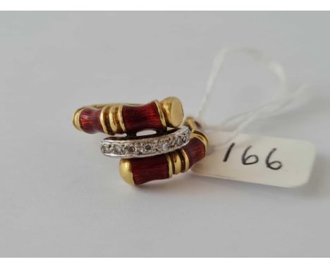 A RED ENAMELED AND DIAMOND SIMULATED BAMBOO RING 18CT GOLD SIZE P - 9 GMS 