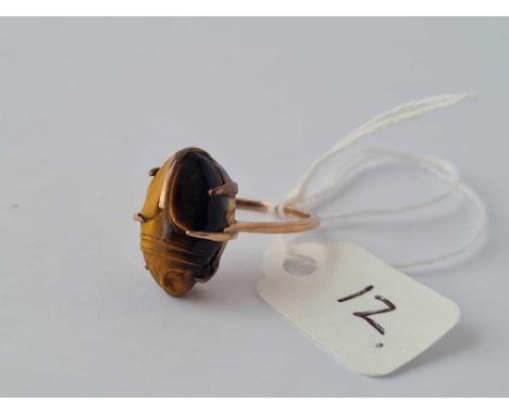 A carved tigers eye ring in the form of a scarab with tribal head 9ct size N - 2.8 gms 