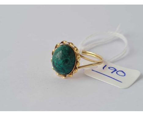 A Malachite ring 14ct gold size R  - 2.6 gms 
