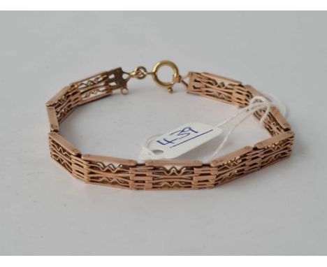 A GOOD SIX TIER GATE BRACELET 9CT - 13.6 GMS