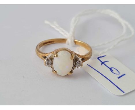 A vintage opal ring 9ct size M 