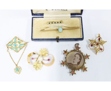 A collection of gold and yellow metal brooches to include an 18ct brooch with pearl and two rubies , stamped 750, 15ct sapphi