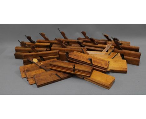 Collection of vintage woodwork planes. (a lot) 