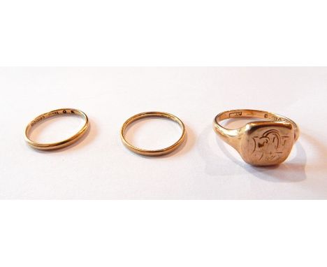 A 9ct gold signet ring, monogram engraved, a 9ct gold wedding band and another (marks rubbed), approx. 8g (3) 