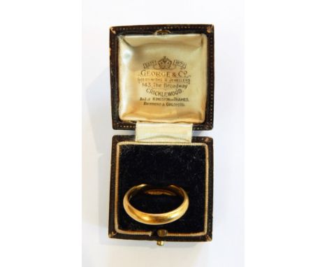 22ct gold wedding ring, approx. 6.5g 