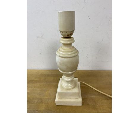 An alabaster table lamp of baluster form on stepped base measures 26cm high