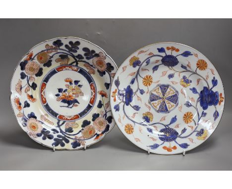 A Chinese Imari dish, Kangxi period, and an 18th century Japanese Arita dish (restored) largest 28cm