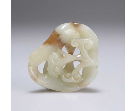 A CHINESE CARVED JADE GROUP depicting two birds. 5cm wide