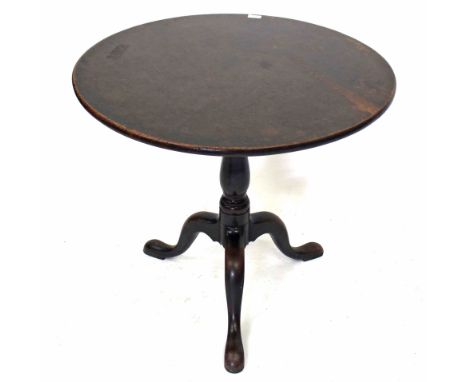 AN ANTIQUE MAHOGANY TILT TOP TRIPOD TABLE on turned column support 76cm diameter