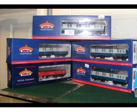 Boxed Bachmann Second Class Coach, together with four others 