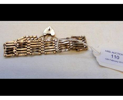 A lady's 9ct gold gate bracelet CONDITION REPORT13.6g