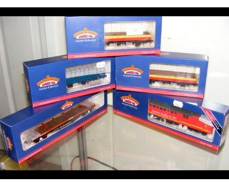 Boxed Bachmann Post Office Coach, together with four others 