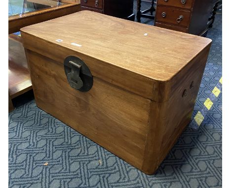 CAMPAIGN TRUNK