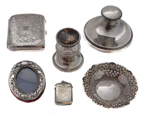 A selection of silver, to include an Edward VII silver and tortoiseshell inkwell, a George V silver inkwell, a silver fronted