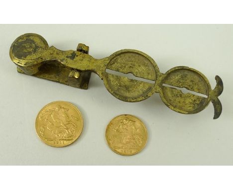 An Edward VII Sovereign, 1908, a George V half sovereign, 1914, and a set of sovereign scales. (3)
