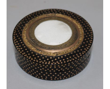 An early 19th century French pique inlaid tortoiseshell table snuff box