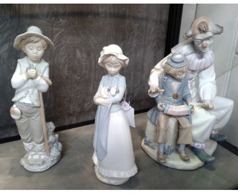 Nao Clown with Boy 27cm (one finger with glue repair), farm boy and farm girl 25cm and 24cm (3) 