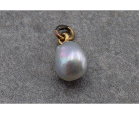 the baroque silver grey pearl to 14ct yellow gold bale.